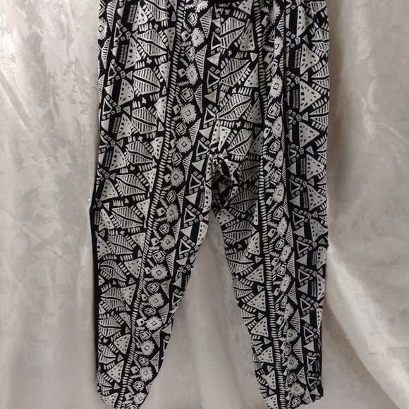 Size 16 black/white lounge pants with side pockets - Picture 2 of 6